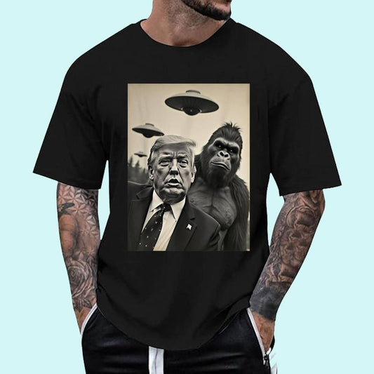 [100% Cotton Shirt] Funny trump bigfoot Selfie with UFOs Weird Alien Unisex T-Shirt