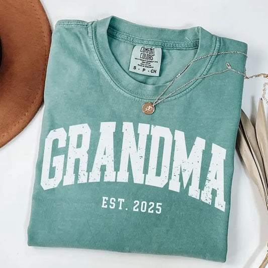[CUSTOM YEAR] Grandma Est 2025 Tshirt, Comfort Colors Personalized Grandma Shirt, Pregnancy Announcement, Gift for New Grandmother, Mother's Day Gift