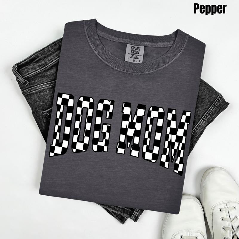 Dog Mom Black Checker Comfort Colors T-Shirt 'NLB'