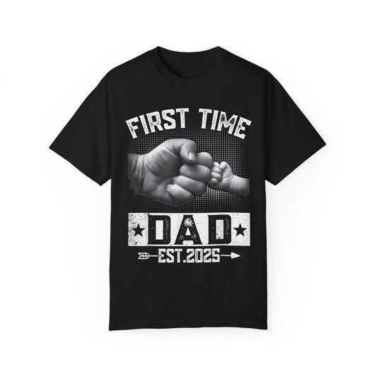 Funny Fathers Day Shirt, Gift for Dad, First Time Dad Est 2025 Fist Bump New Dad Funny Father's Day T-Shirt - Menswear Casual Cotton