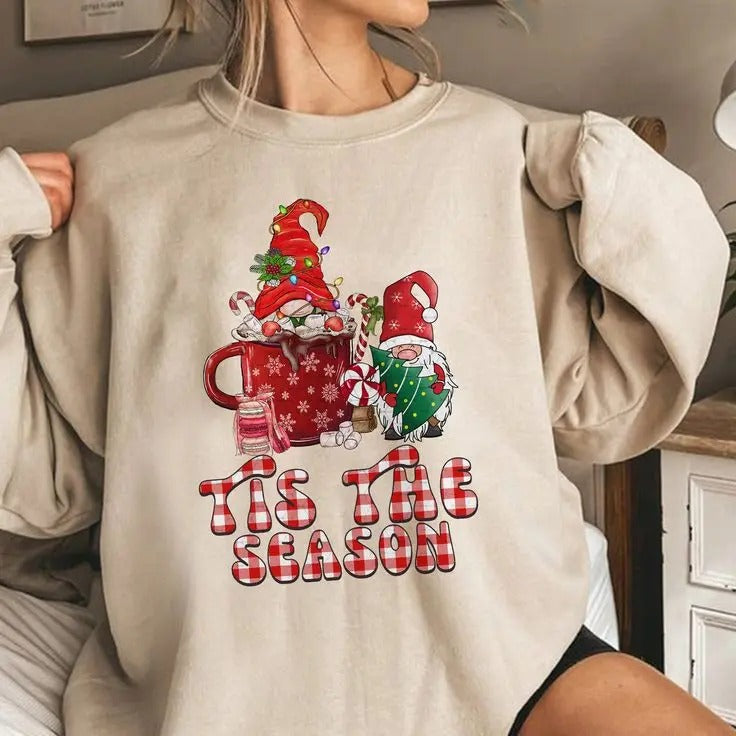Tis The Season Gnomes Sweatshirt, Buffalo Plaid Christmas Sweatshirt,Gnomie Christmas Latte Women Christmas Top,Xmas Coffee Lover Holiday T-Sweatshirt