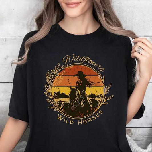 Wildflowers and Wild Horses Comfort Colors T-Shirt for Lainey Wilson Country Music Concert Tee Retro Western Sunset Cowgirl Horse Lover Top